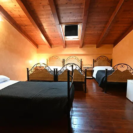 Alojamento de Acomodação e Pequeno-almoço L'infiorescenza New 3*
